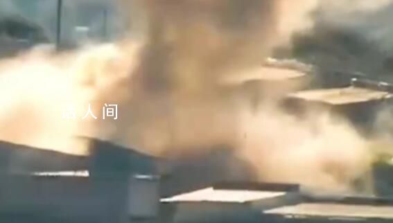 以軍士兵扎堆交談 一枚導彈轉圈飛去