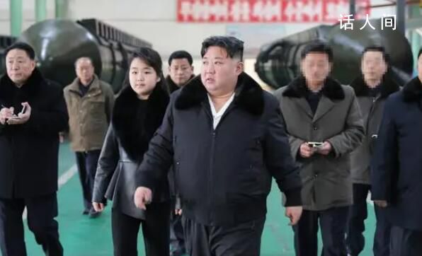 金正恩視察朝鮮軍用架車廠 查看了工廠生產(chǎn)的大型發(fā)射架車和各種軍用架車