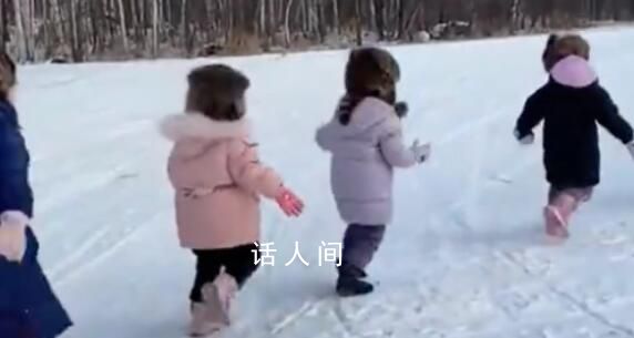 云南小蘑菇開始玩雪了 五顏六色的小菌子太可愛了
