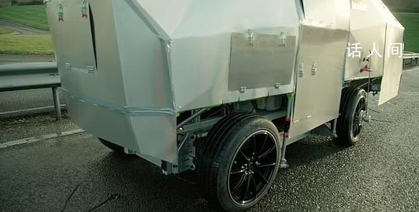 英國將推出世界首個修路AI機器人 將為赫特福德郡議會節省上百萬美元開支