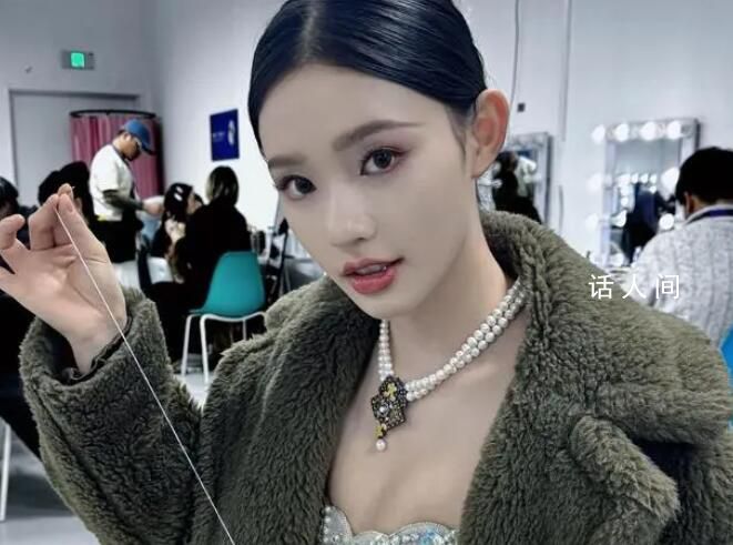 林允回應(yīng)裙子崩了 姐妹們我又縫上了