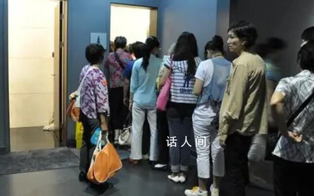 在景區商場上女廁為何這么難?上女廁所大排長龍男廁所外空空如也
