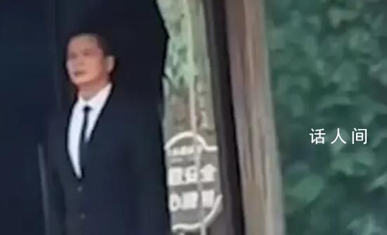 售樓處回應(yīng)保安被指穿衣少瑟瑟發(fā)抖 售樓處澄清誤會(huì)強(qiáng)調(diào)保暖重要性