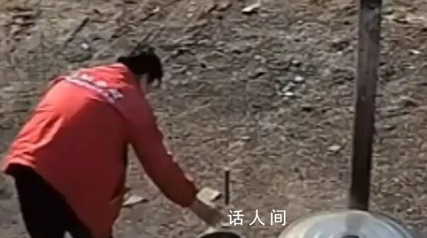 煙花發(fā)射后一路追蹤人到屋里 網(wǎng)友：這太危險(xiǎn)了