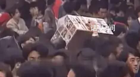 90年代的春運現場什么樣?90年代過年懷舊老照片