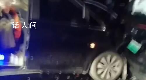 河南高速多車相撞 目擊者:五六十輛