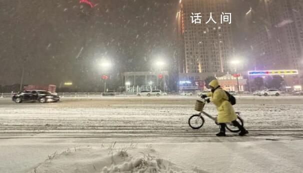 河南暴雪有人在高速堵車超10公里 超八成高速公路實行臨時交通管制