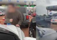 奔馳加塞事件缺失監控曝光 她后邊有倆老人你跟她嚷什么