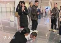 女子稱被困機場30小時 有旅客暈倒