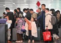 12306回應車次為何開售即秒光 搶票軟件成功概率更高？