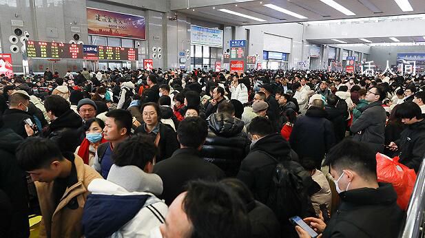 最火春運遭遇最強暴雪:凍雨像刨冰