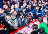 公司以數錢形式發年終獎 總額超1億