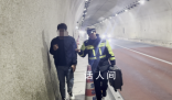 姐弟倆吵架 弟弟被“丟”在高速上