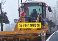 鏟車這輩子沒想過還能接婚禮的單 這個鏟車安全感妥妥的