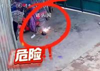 狗子看到電動車充電起火1秒出擊 將電線咬斷