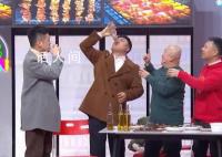 宋曉峰在遼視春晚炫啤酒 網友：不愧是東北爺們