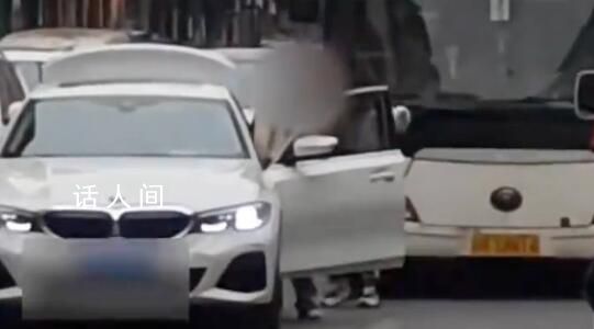 寶馬女車主違停買東西致整條街堵塞 后方司機勸阻無果反被懟