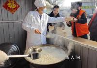 北京新發地10噸除夕餃子開煮 為留守保供的2000多商戶送上熱騰騰的除夕餃子