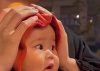 當人類幼崽第一次看煙花 當場被嚇成了表情包