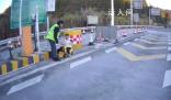 5歲男孩開電動玩具車上高速 慢悠悠地進了收費站入口車道