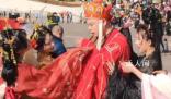 “御弟哥哥”逛廟會(huì)被迫營(yíng)業(yè) 獲觀眾和網(wǎng)友點(diǎn)贊