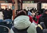 上海迪士尼人山人海 游客排隊(duì)4小時(shí)