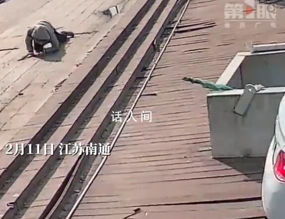 釣友忘拉手剎汽車(chē)滑下臺(tái)階墜入魚(yú)塘 后續(xù)請(qǐng)了吊車(chē)才將車(chē)救回