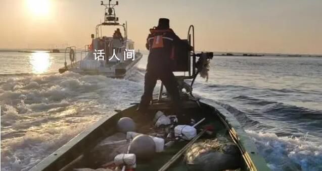 5人坐漁船出海游玩遇發(fā)動(dòng)機(jī)故障被困 在海警的護(hù)送和拖帶下遇險(xiǎn)市民和漁船成功脫險(xiǎn)
