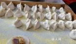這餃子是硬幣餡的吧 老人調侃：過完年就給牙所送錢去了咯的牙生疼