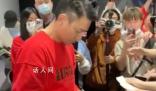 粉絲拿簽名照讓劉德華鑒定 劉德華高情商回答：感情是真的