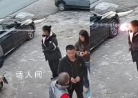 女子一回頭被竄天猴精準擊中眼睛 所幸并沒有炸到眼睛