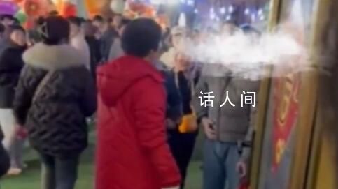 天津景區(qū)男廁改女廁男子帶隊(duì)闖入 被指責(zé)沒有紳士風(fēng)度