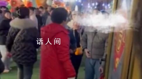景區(qū)將男廁改成女廁 男子帶隊(duì)闖入