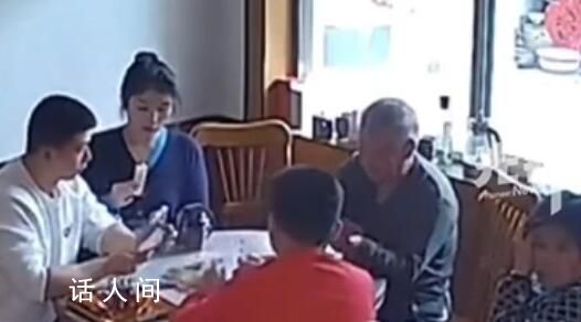 過年團(tuán)聚后又只剩爺爺奶奶兩人 心里挺不是滋味的
