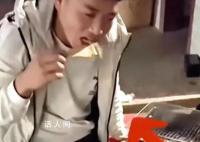 男子喝多誤把毛刷當燒烤啃 第二天看見回放自己都笑得不行