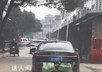 女子返程 車尾掛著媽媽養的4只鴨