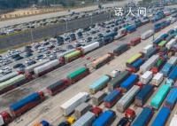 海口三港待渡車輛溢出路面 港口正全力疏運中