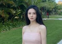 邱淑貞拍的女兒沈月 知性成熟美麗動人