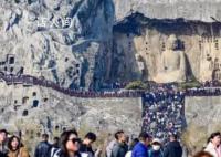 龍門石窟保安柔弱無力喊麥走紅 俺們都上了8天班喊也喊不動了