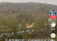 網友乘高鐵看高速堵車 高速堵車第一輛車在干啥