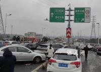 蘇州一高架道路結冰多車相撞 具體傷亡情況正調查