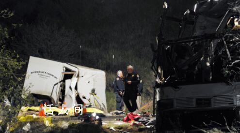 美國(guó)加州兩車(chē)相撞事故致8死 皮卡車(chē)司機(jī)和面包車(chē)上7人當(dāng)場(chǎng)死亡