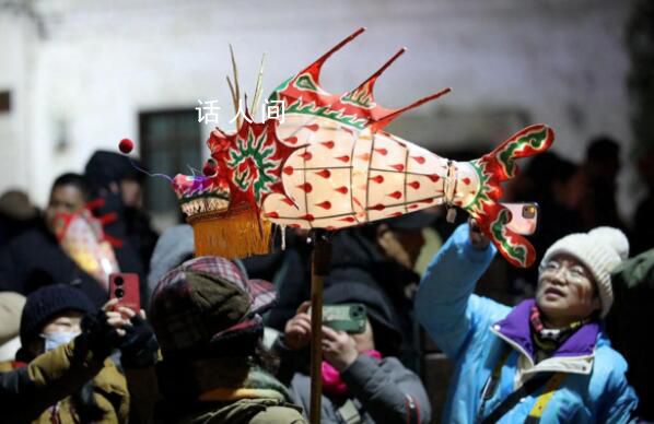 直擊元宵節(jié)汪滿田嬉魚燈現(xiàn)場(chǎng) 祈福平安喜樂(lè)