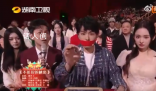 鄧男子吐金魚太炸裂 讓觀眾們大吃一驚