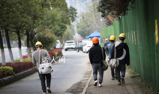 工廠(chǎng)春招不見(jiàn)“搶人” 農(nóng)民工外出賺錢(qián)更難了