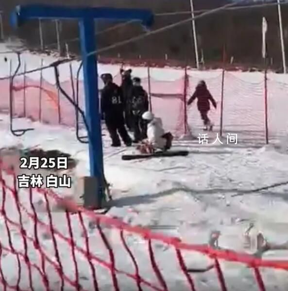 滑雪場纜車脫軌游客摔落 文旅局回應