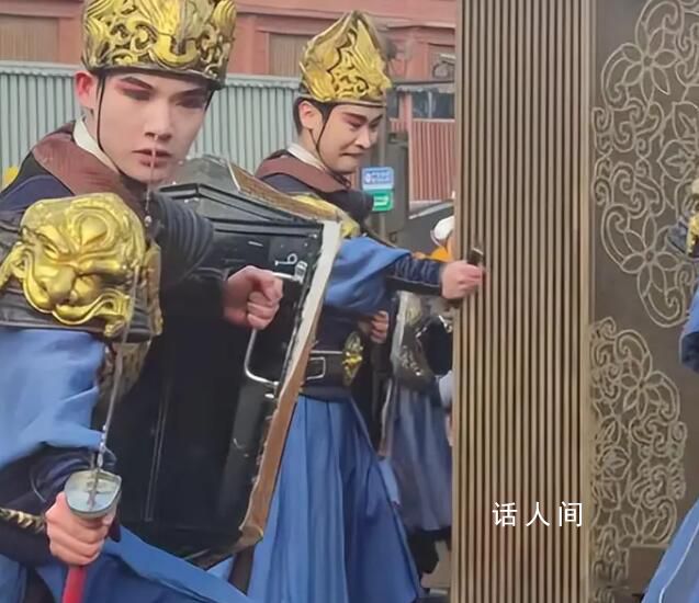 西安丟刀侍衛換新刀了 尼格買提春晚名場面復刻
