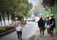 工廠春招不見“搶人” 農民工外出賺錢更難了