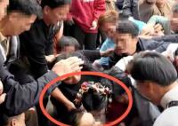 多名男子推倒新娘鬧元宵 當地回應