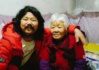 拾荒捐款百萬男子因奶奶去世崩潰 稱自己無家可歸太累了